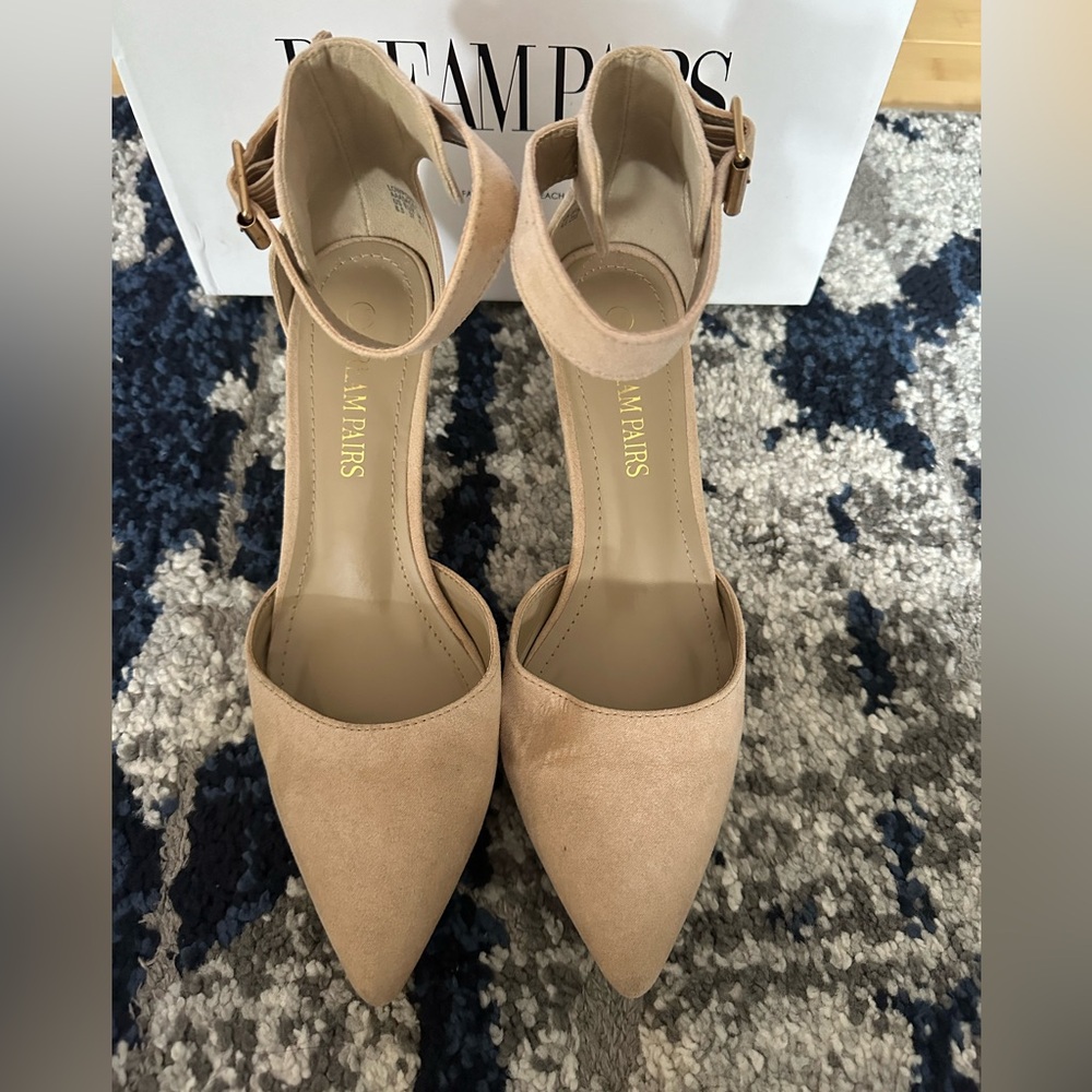 DREAM PAIRS Women Low Pointed Heel Pump Size 6.5 Nude/suede
